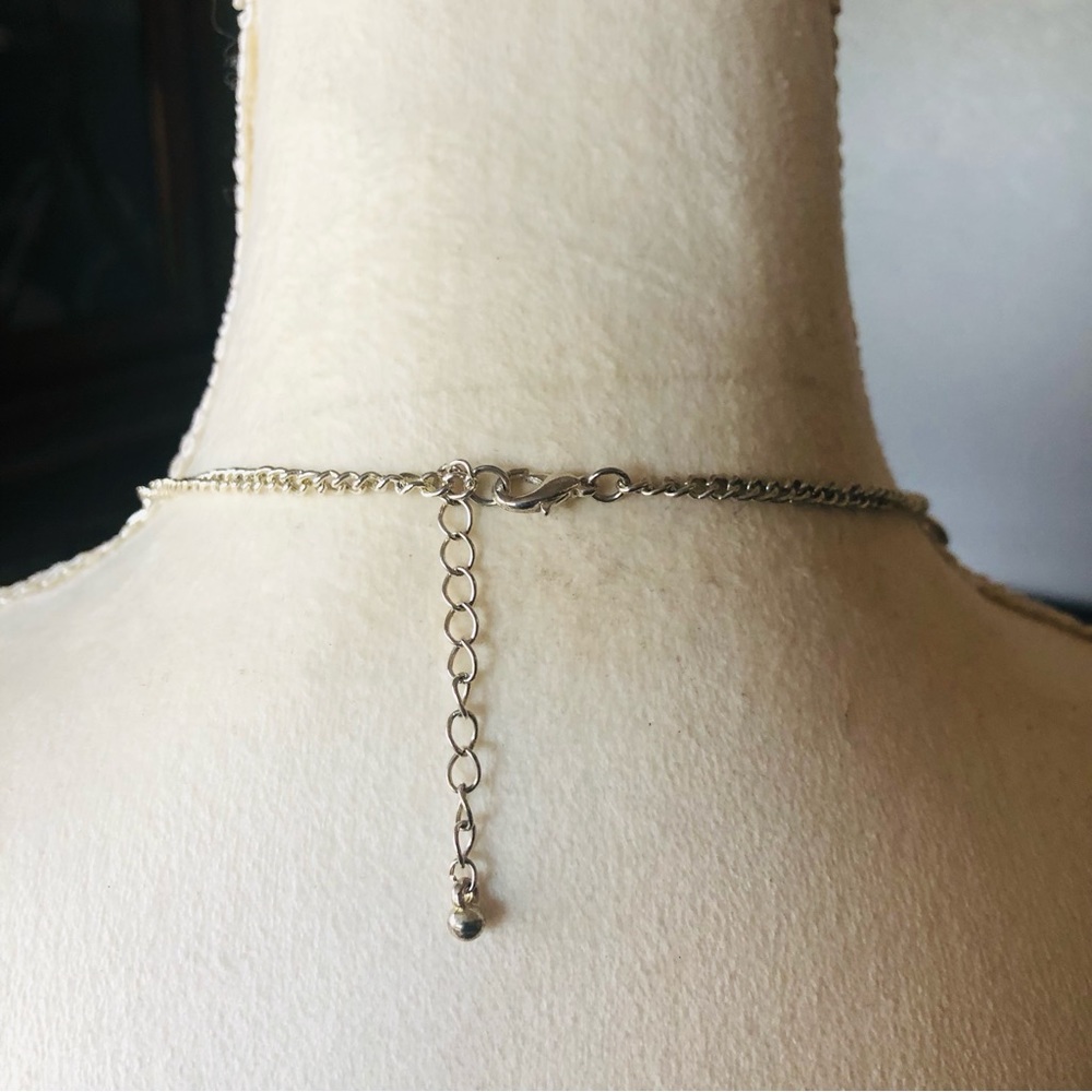 Silver graduated hammered ring leaf pendant chain necklace - Picture 7 of 9
